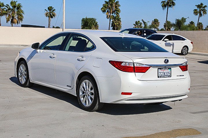 Used 2014 Lexus ES 300h w/ Premium Package w/Bamboo Trim FWD image 5