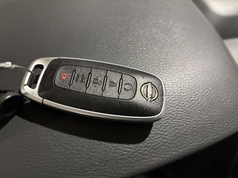 Used 2025 Nissan Rogue SV FWD image 27