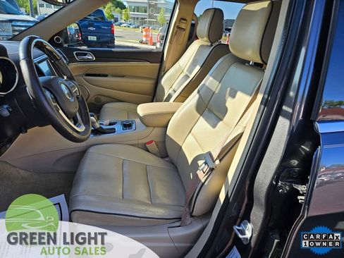 Used 2017 Jeep Grand Cherokee Overland w/ Jeep Active Safety Group AWD/4WD image 10
