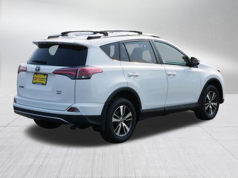 Used 2017 Toyota RAV4 XLE w/ Premium Special Value Package AWD/4WD image 7