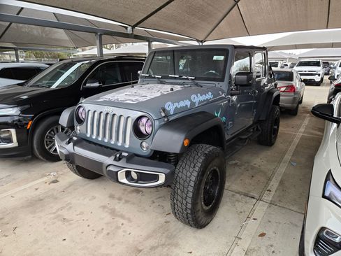 Used 2015 Jeep Wrangler Unlimited Sport image 2