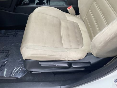 Used 2018 Honda CR-V LX image 15