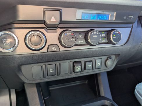 Used 2021 Toyota Tacoma TRD Off-Road AWD/4WD image 24