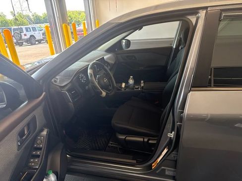 Used 2023 Nissan Rogue S AWD/4WD image 5