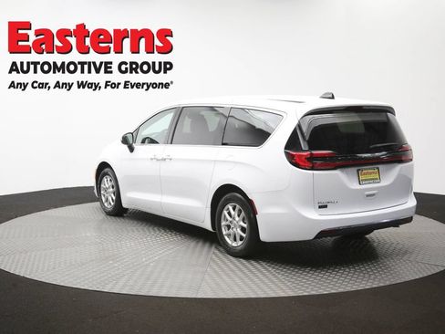 Used 2023 Chrysler Pacifica Touring-L FWD image 65