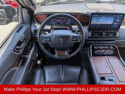 Used 2024 Lincoln Navigator Premiere AWD/4WD image 15
