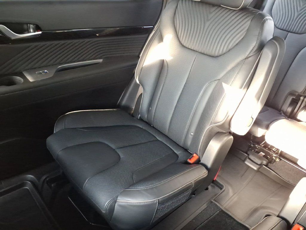 Used 2025 Hyundai Palisade Calligraphy AWD/4WD image 16