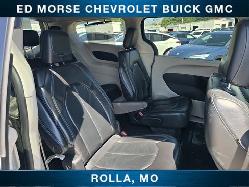 Used 2021 Chrysler Pacifica Touring-L FWD image 21