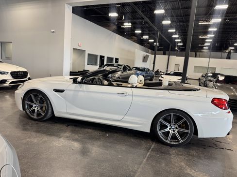 Used 2015 BMW M6 Convertible image 23