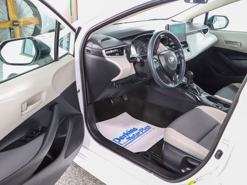 Used 2023 Toyota Corolla LE FWD image 3