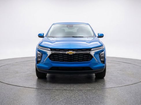 Used 2025 Chevrolet Blazer LT FWD image 2