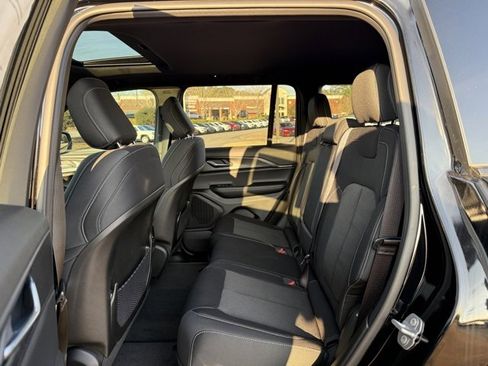 New 2025 Jeep Grand Cherokee Laredo w/ Luxury Tech Group I image 27