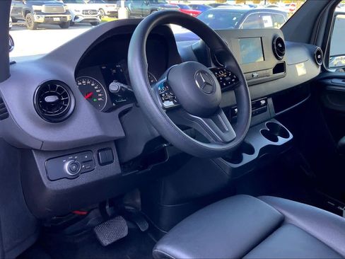 Used 2024 Mercedes-Benz Sprinter 4500 image 15