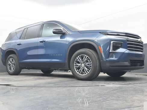 Used 2025 Chevrolet Traverse LT image 24