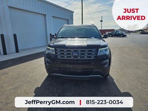 Used 2017 Ford Explorer XLT w/ Equipment Group 202A AWD/4WD image 3