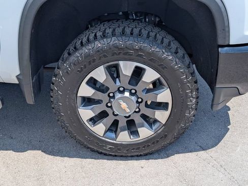 Used 2021 Chevrolet Silverado 2500 Custom w/ Custom Value Package AWD/4WD image 18