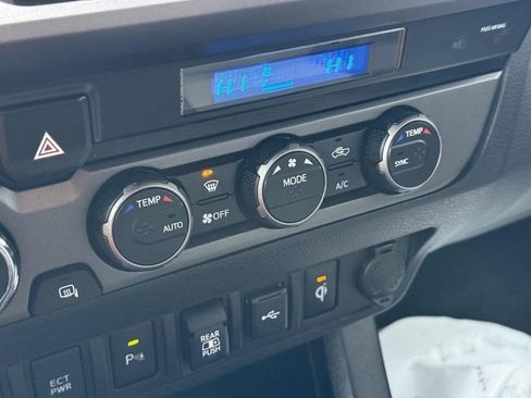 Used 2022 Toyota Tacoma TRD Off-Road image 28