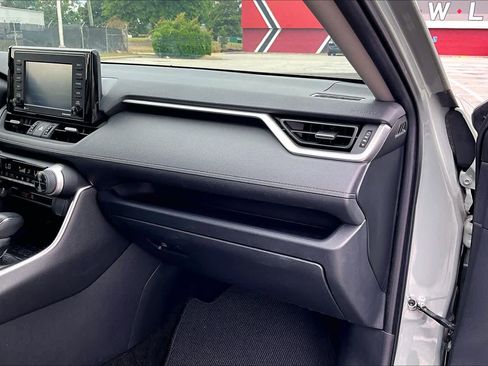 Used 2022 Toyota RAV4 XLE Premium AWD/4WD image 19