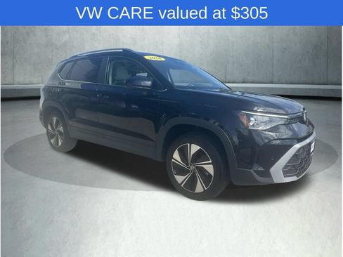 Used 2026 Volkswagen Taos SE w/ Panoramic Sunroof Package AWD/4WD image 6