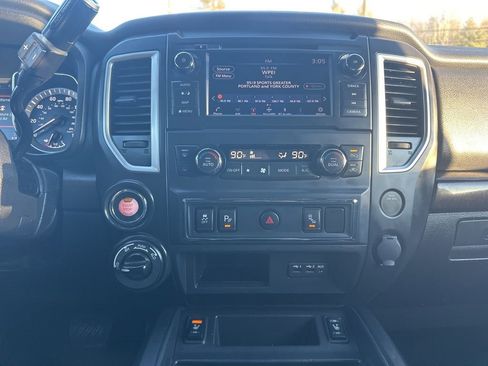 Used 2019 Nissan Titan SV w/ SV Convenience Package image 19