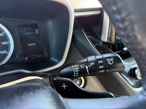 Used 2020 Toyota Corolla SE image 18