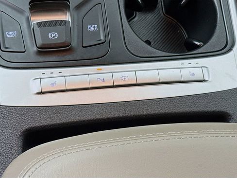 Used 2025 Kia Carnival image 22