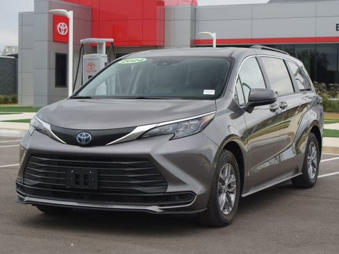 Used 2024 Toyota Sienna LE image 24