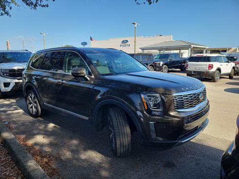 Used 2021 Kia Telluride S image 2