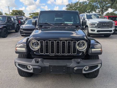 Used 2025 Jeep Wrangler Unlimited Sahara AWD/4WD image 4