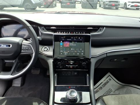 Used 2023 Jeep Grand Cherokee Altitude AWD/4WD image 14