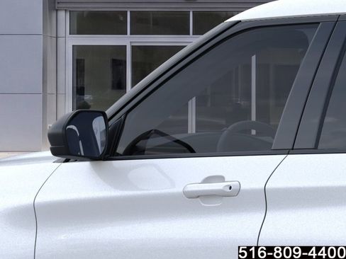 Used 2025 Ford Explorer Active AWD/4WD image 21