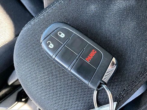 Certified 2020 Jeep Renegade Sport FWD image 26