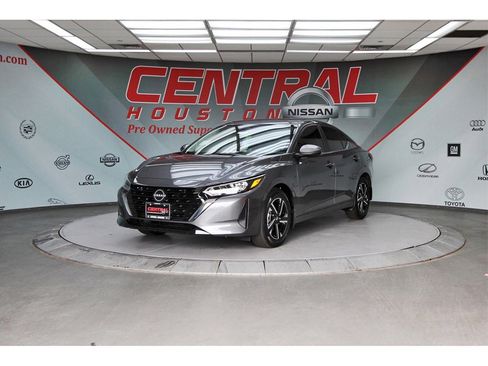 New 2025 Nissan Sentra SV image 2