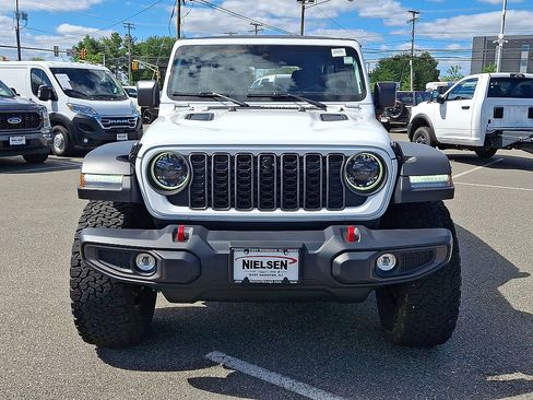 Used 2025 Jeep Wrangler Unlimited Rubicon w/ XTREMEE 35" Tire Package AWD/4WD image 35