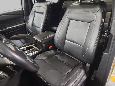 Used 2020 Ford Explorer XLT w/ Equipment Group 202A image 19