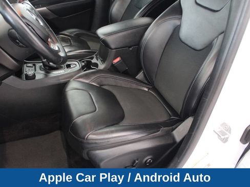 Used 2019 Jeep Cherokee Latitude Plus w/ Comfort/Convenience Group AWD/4WD image 11