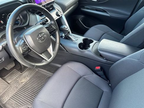 Certified 2024 Toyota Venza LE image 9