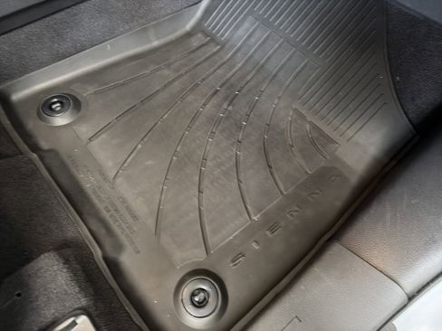 Used 2025 Toyota Sienna XSE w/ XSE Plus Package image 41