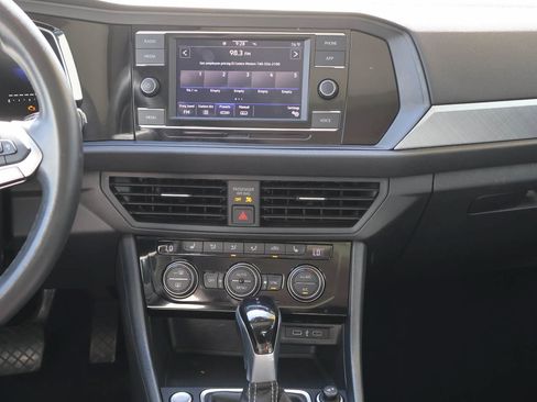 Used 2024 Volkswagen Jetta SE FWD image 14