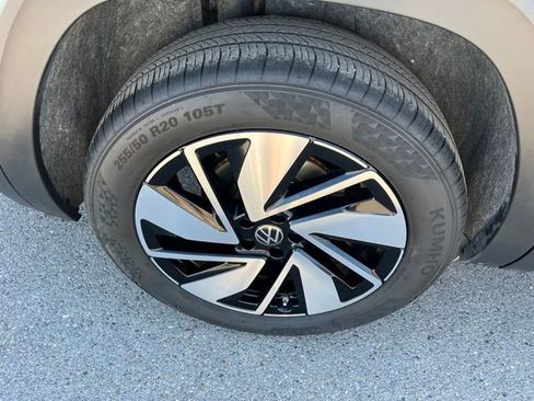 Used 2024 Volkswagen Atlas SE image 19