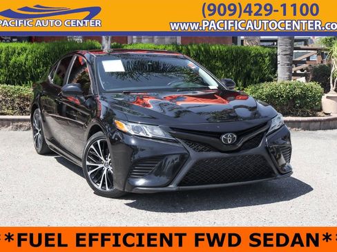 Used 2019 Toyota Camry SE FWD image 1