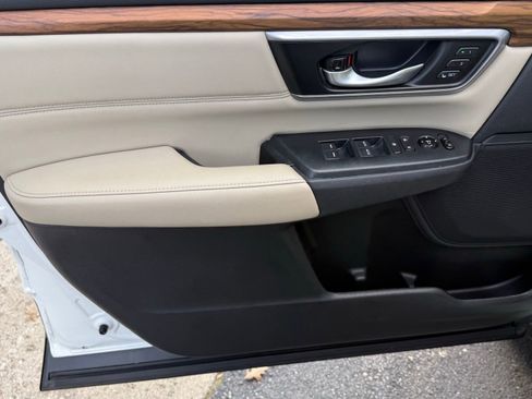Used 2017 Honda CR-V Touring image 30