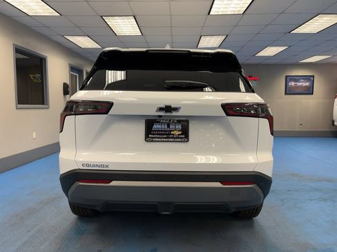 New 2026 Chevrolet Equinox LT w/ Convenience Package II FWD image 7