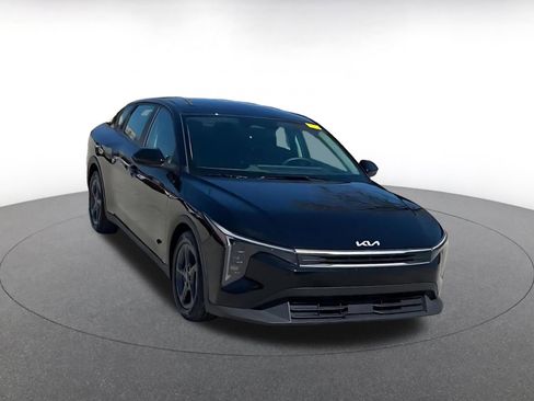 Used 2025 Kia K4 LXS image 3