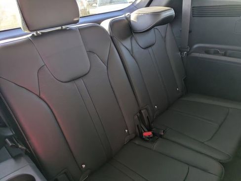 Used 2025 Kia Sorento S w/ Panoramic Sunroof Package image 15