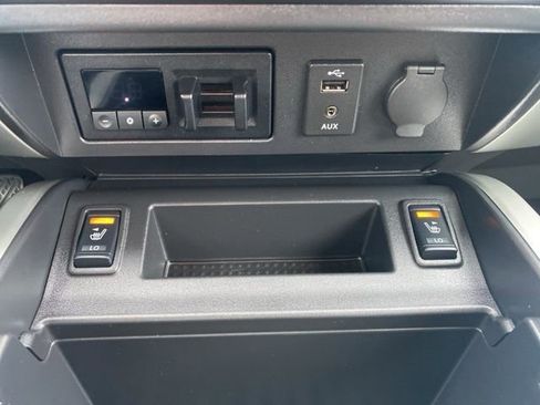 Used 2018 Nissan Titan SL image 20