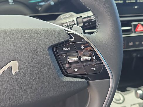 New 2026 Kia Niro EX FWD image 31