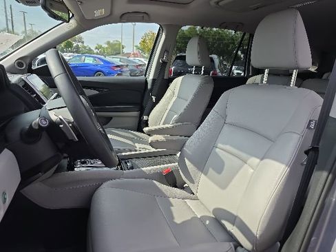 Used 2017 Honda Pilot Touring image 6