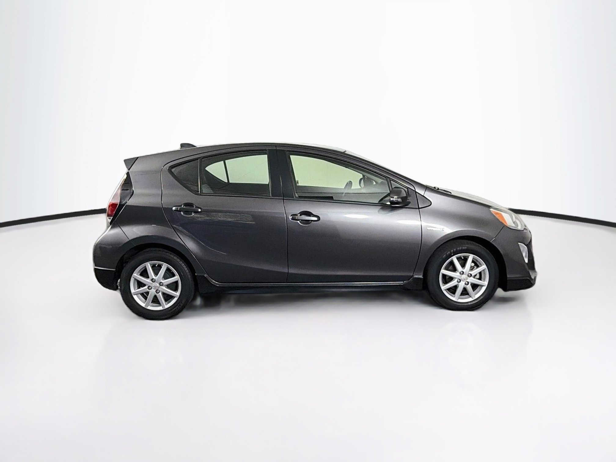 Used 2017 Toyota Prius C One FWD image 10