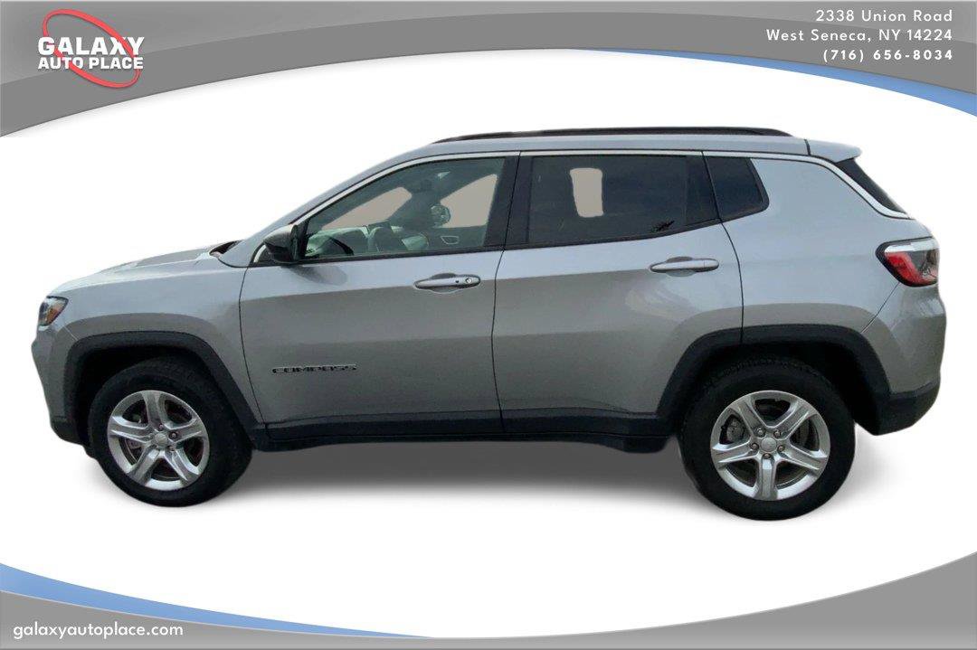 Used 2024 Jeep Compass Latitude AWD/4WD image 8